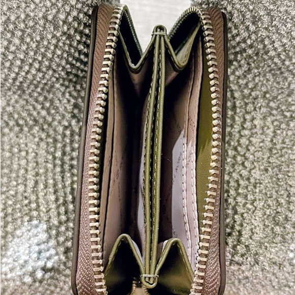 Michael Kors army green Leather Wallet - Picture 3 of 5